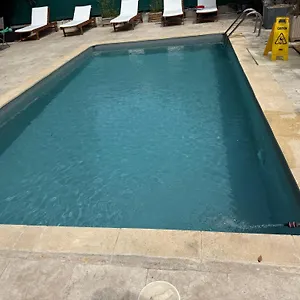 Joli Le Clos D'aix Avec Grande Terrasse Piscine Et Parking Gratuit , Aix-en-Provence France